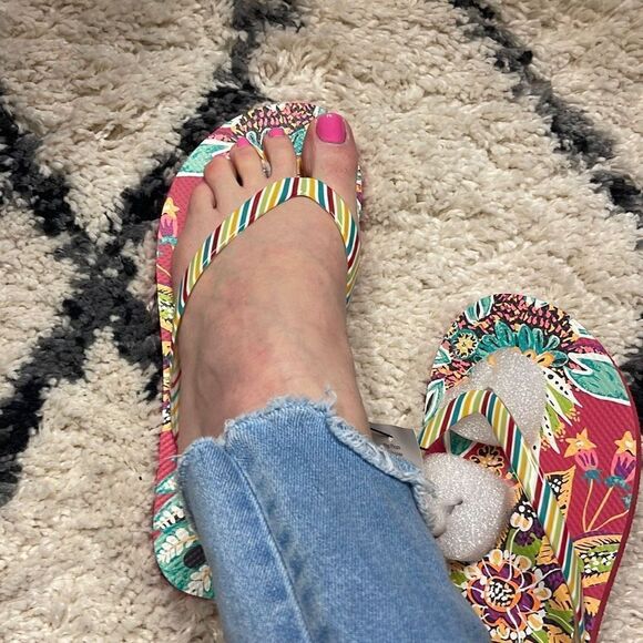 NWT Vera Bradley flip flops, Rumba, pink and green pattern, size medium (7-8) - Picture 1 of 9